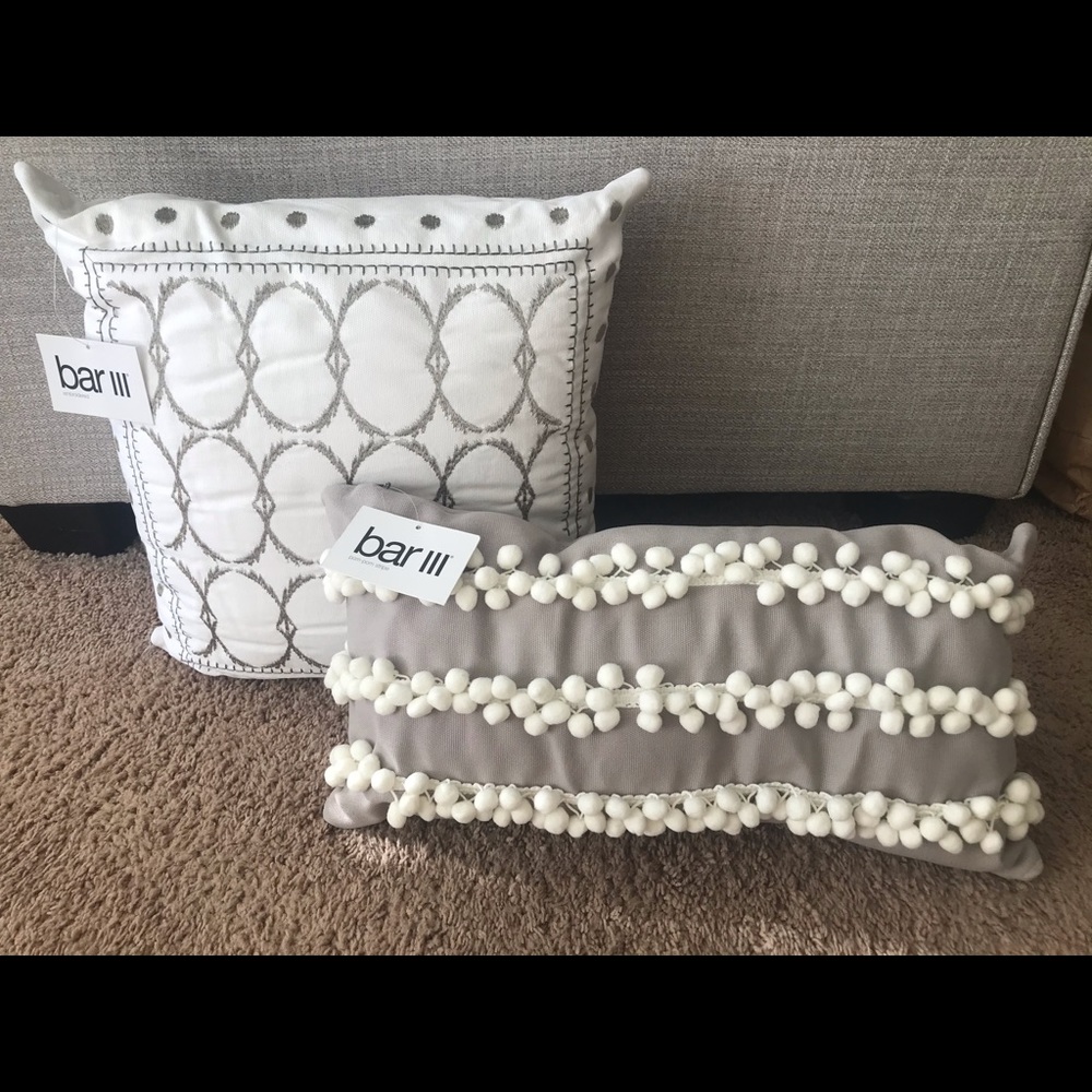 Pillow set embroidered + pom pom stripe
